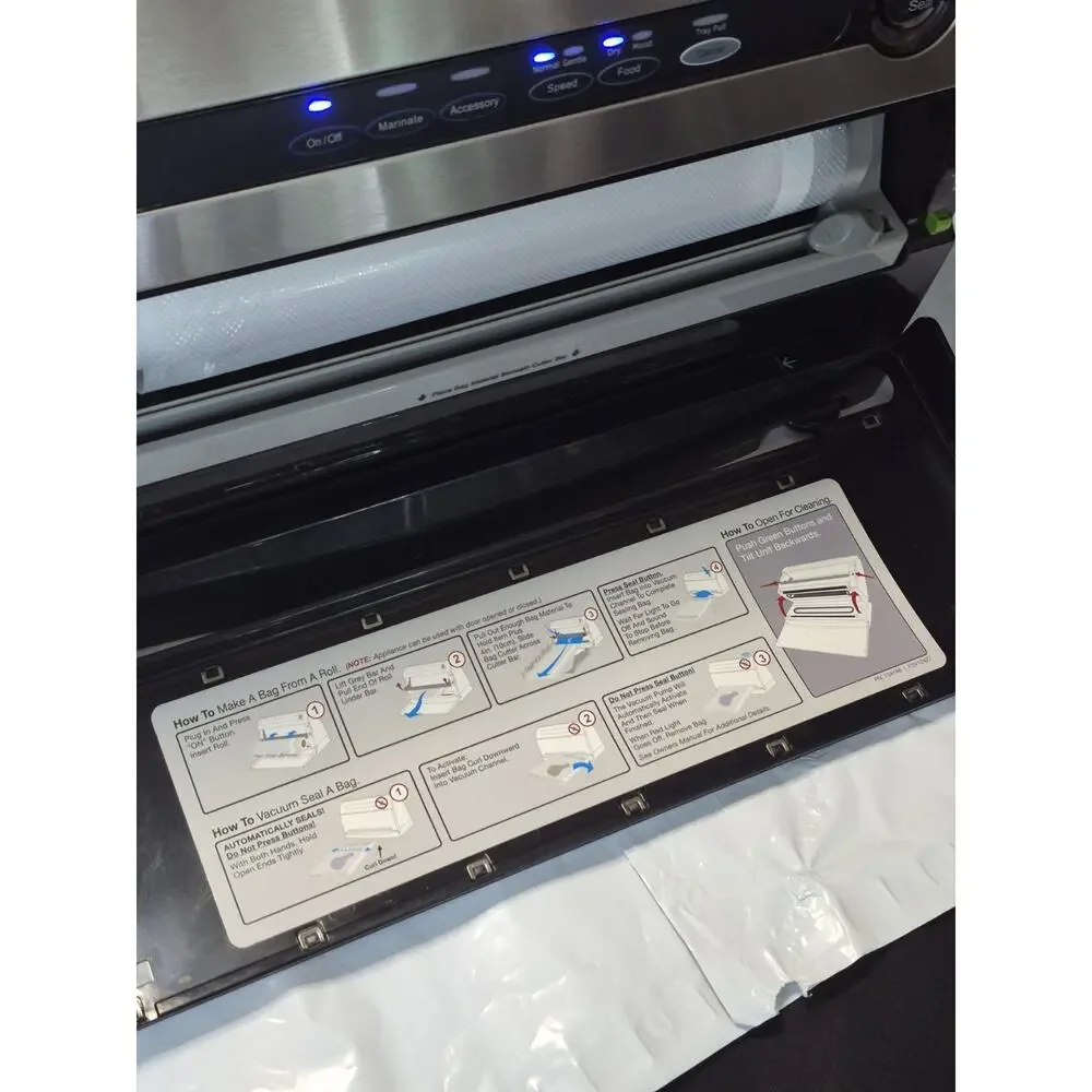 FoodSaver V3840 Vacuum Sealer w Bags Stainless, Clean And Ready Works Perfect..
